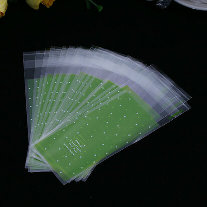 Cellofaan zakjes groen met witte stipjes 5 x 13 cm 10 stuks